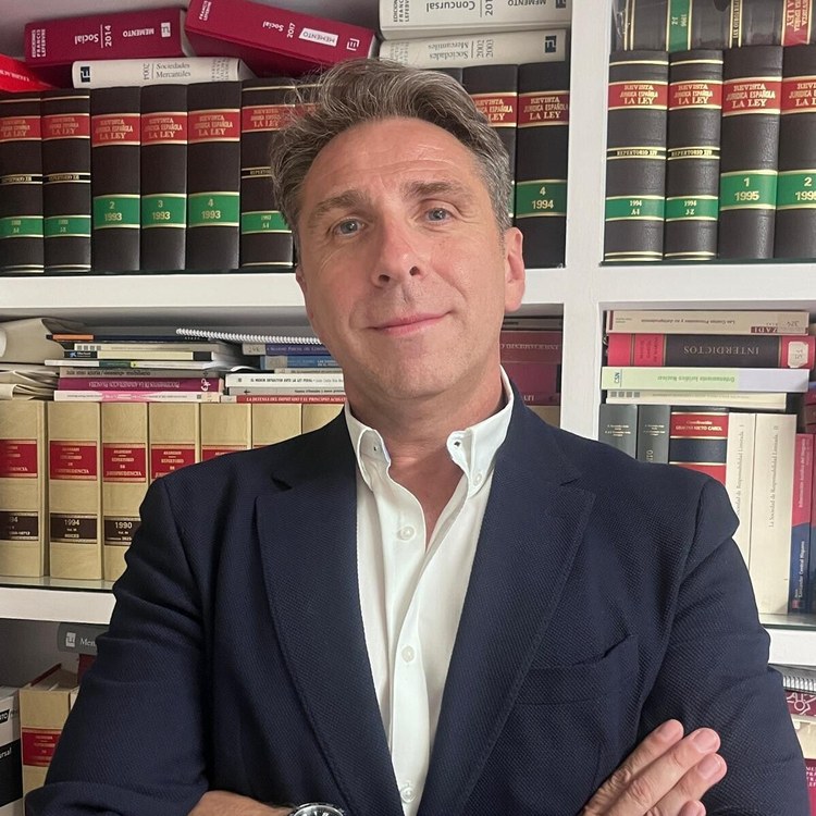 Más de 30 años defendiendo a particulares y empresas